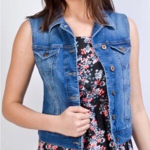 Mavi Jodi jean vest. Size Medium.
